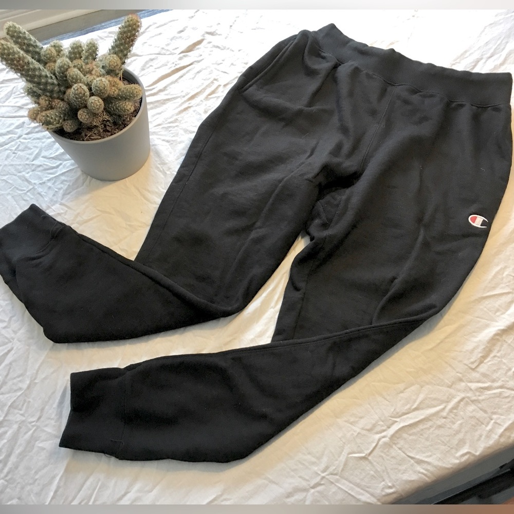 Champion jogging pants. Large